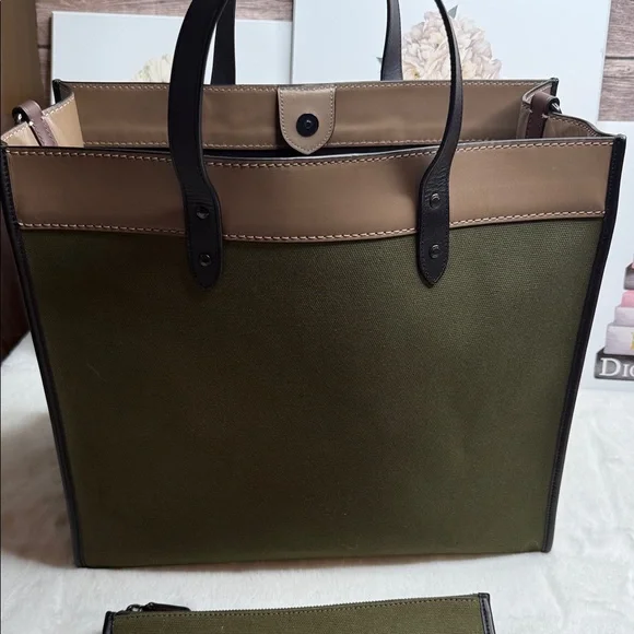Coach Field Tote 40 Olive Green with Tan leather ❤️ - Picture 7 of 10